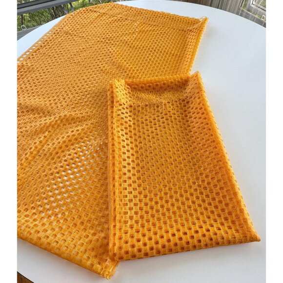 Vintage 70s yellow curtains, soft mesh, funky square geometric weave, pair - Picture 9 of 10